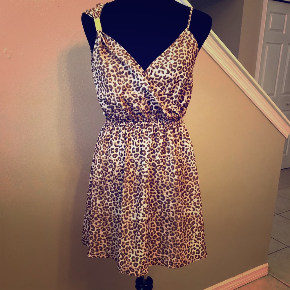 ✨NEW LISTING✨ KARDASHIAN KOLLECTION Leopard Dress